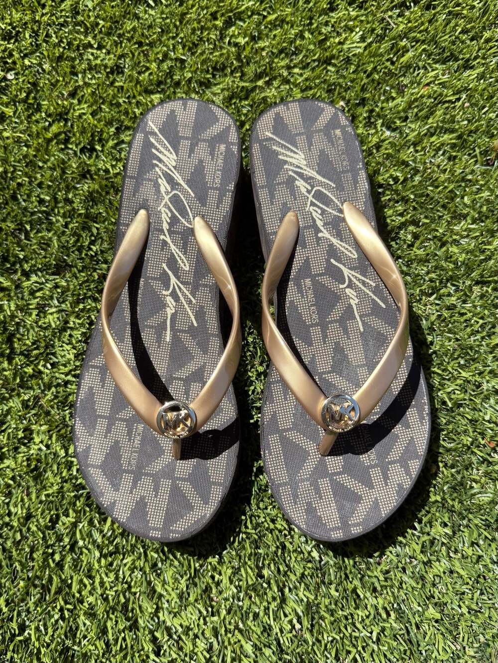 Michael Kors Jet Set Rubber Women Flip Flops Gold, 7M